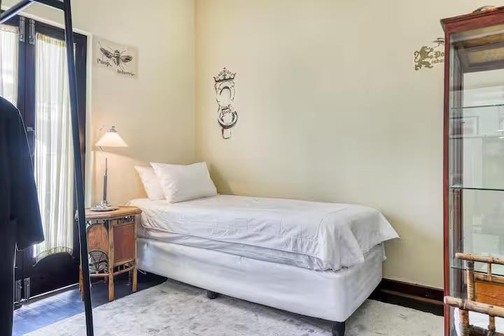 To Let 4 Bedroom Property for Rent in Tamboerskloof Western Cape